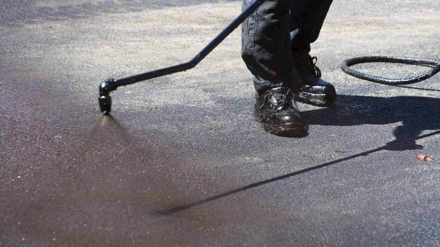 The Benefits of Sealcoating Asphalt